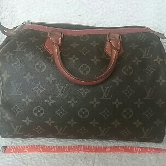 Louis Vuitton Handbags - Authentic Louis vitton speedy